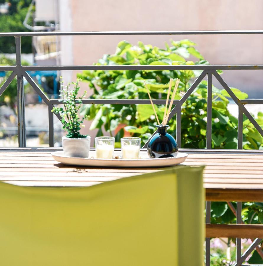 Spacious & Bright Flat With Balcony Lávrion Exteriér fotografie
