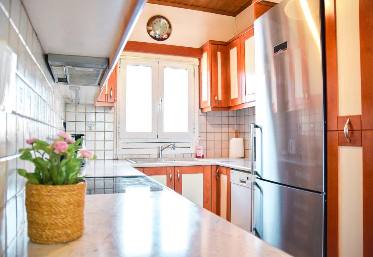 Spacious & Bright Flat With Balcony Lávrion Exteriér fotografie